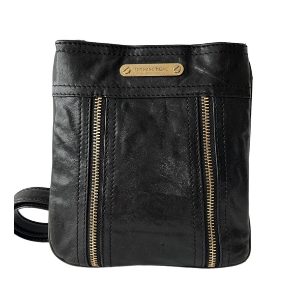 Michael Kors Handbags - Michael Kors Moxley Black Leather Zipper Detail Crossbody Bag Purse